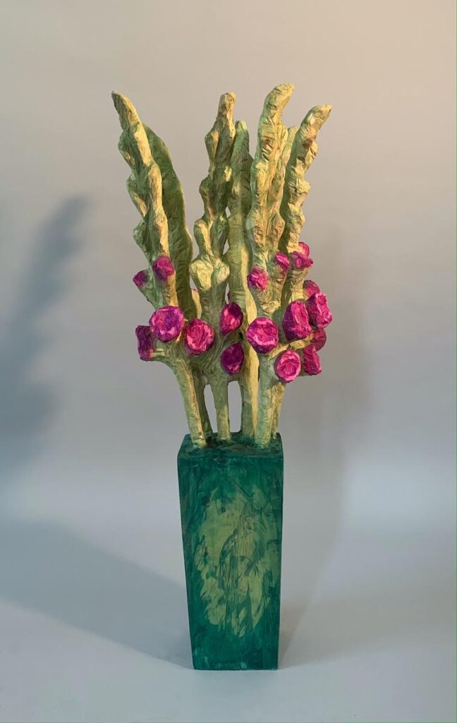 SUSANNE AUSLENDER Purple Gladiolus 2022 Fichte lasiert 100x35x30cm