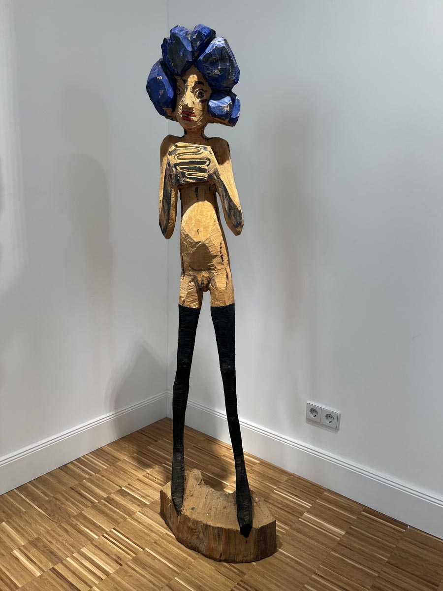 Hans Scheib Blue Bells 2020 HolzFarbe 159 x 40 x 30cm