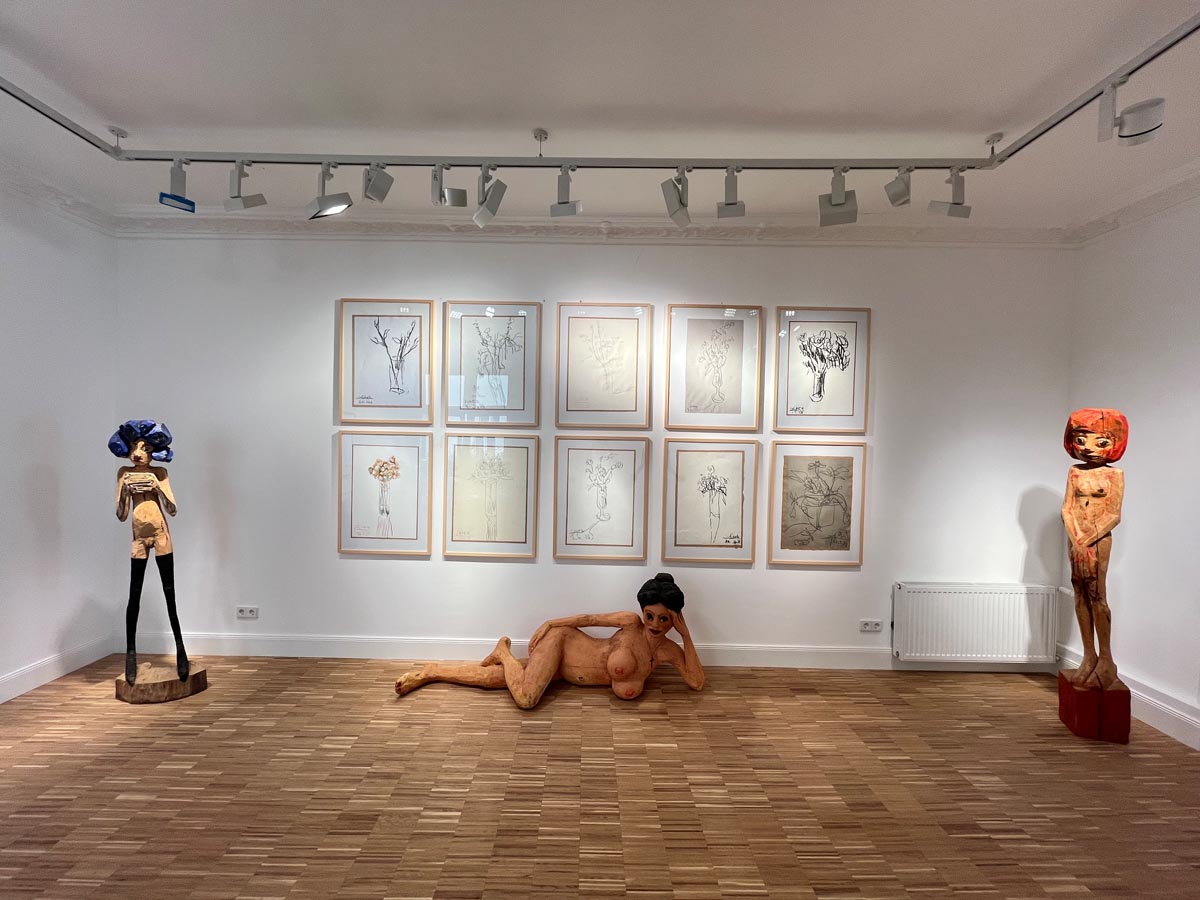 Hans Scheib Mitte Christine 2010 HolzFarbe 63 x 180 x 60 cm